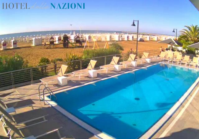 Hotel delle Nazioni a Caorle in diretta: Spiaggia di Ponente, spiaggia di ponente